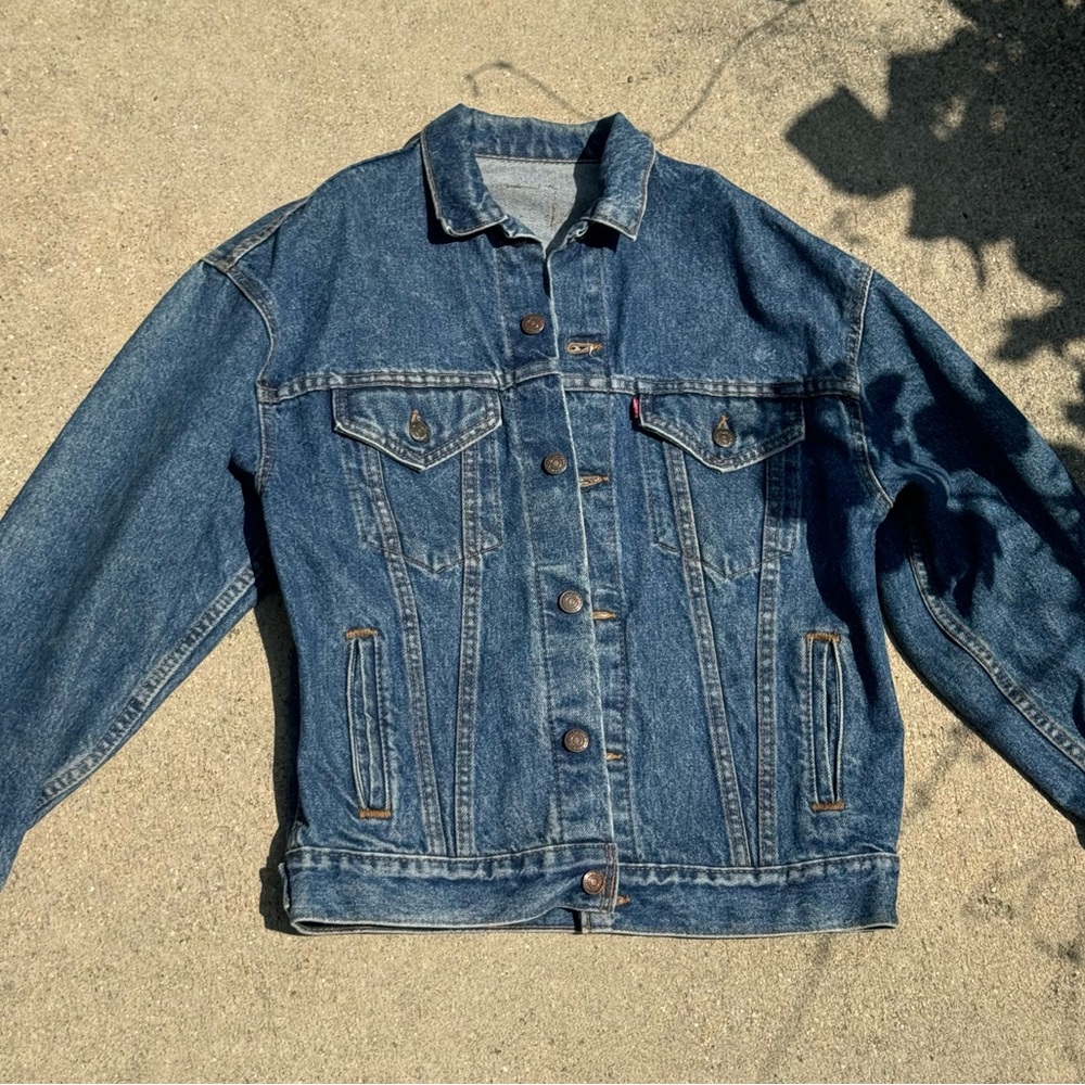 Women’s Large Levi Jean Jacket/ Medium
